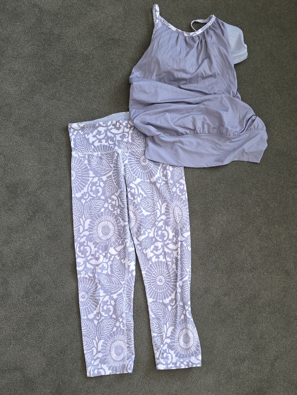 Euc Size 4 Lululemon Set Athletic Tank and Floral Leggings Set